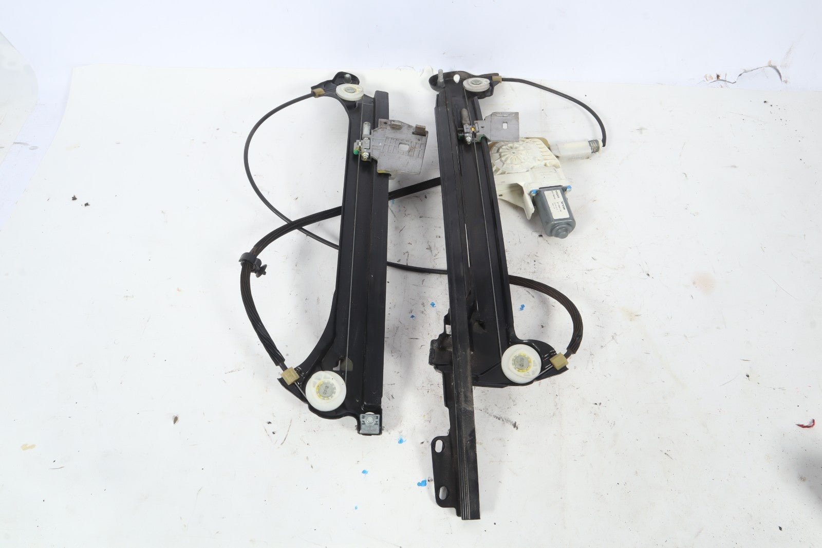 2006-2013 VOLVO C70 PASSENGER WINDOW REGULATOR 30633659 OEM