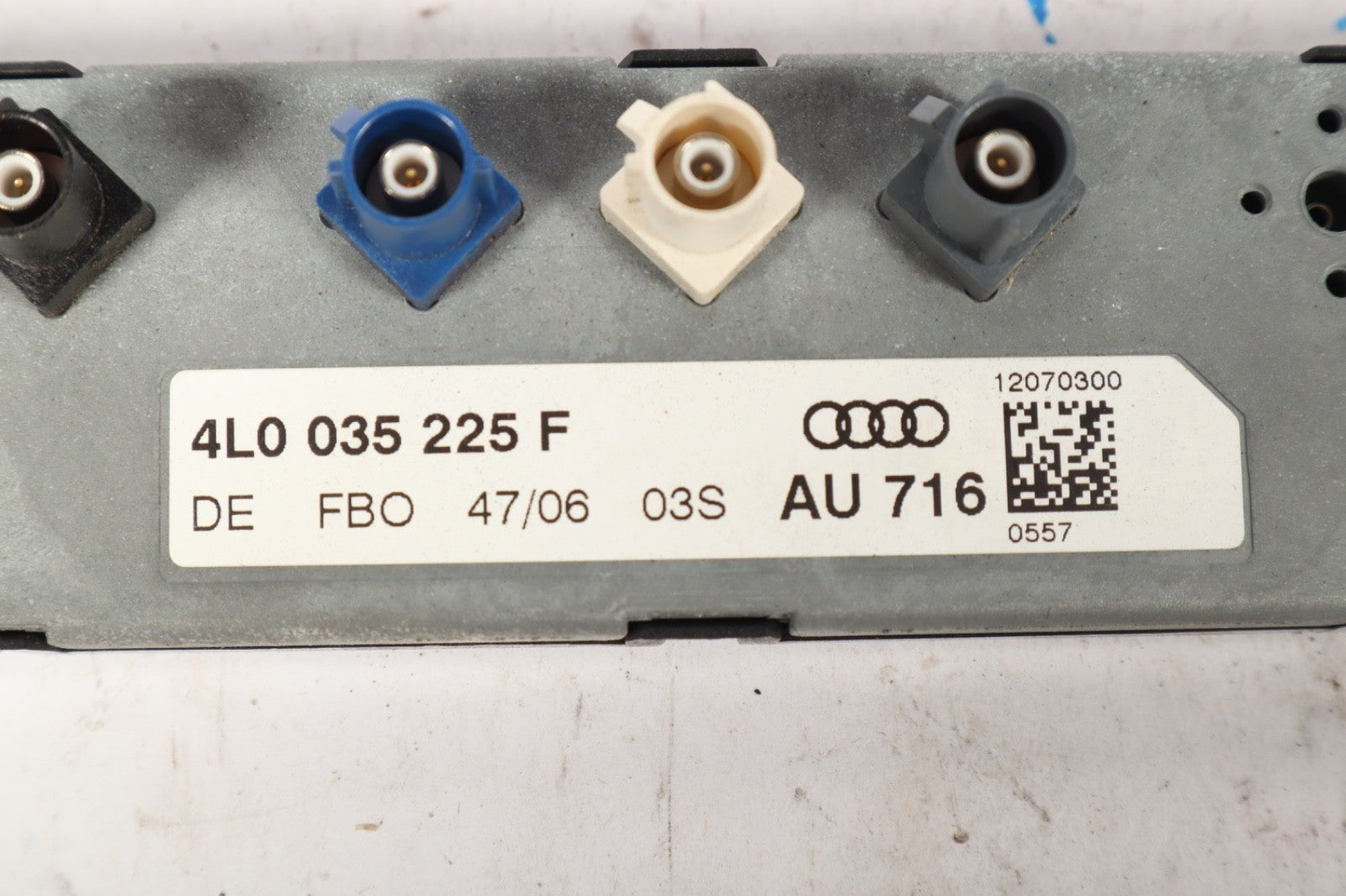 2010-2015 AUDI Q7 Left Side Antenna Booster Radio Amplifier Amp OEM 4L0035225AE